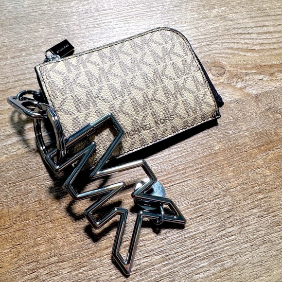 Michael Kors Zip Wallet with Keychain - Picture 1 of 8